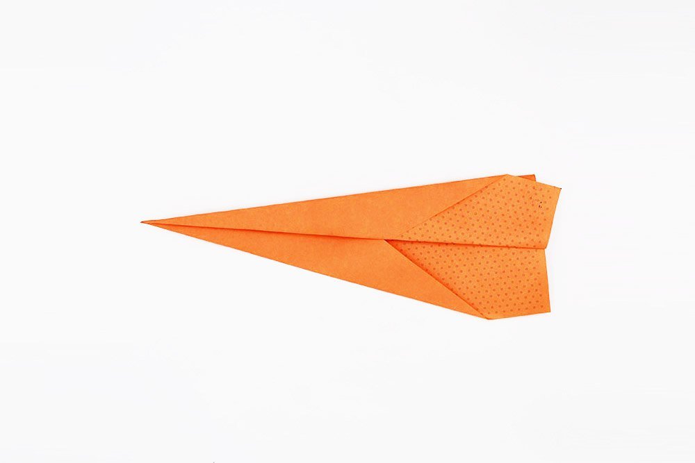 Basic dart paper airplane - Step 06