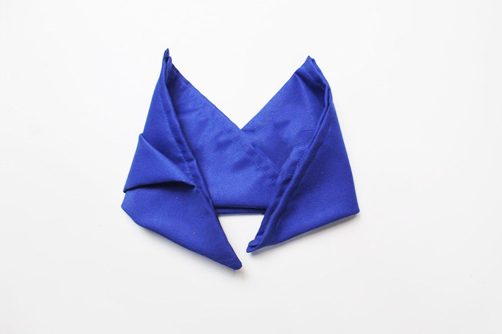 Napkin Folding Bishop_s Hat - 09