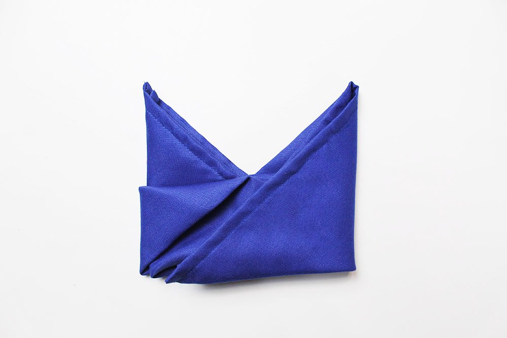 Napkin Folding Bishop_s Hat - 10