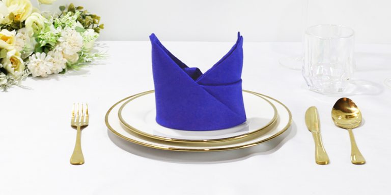 ➤ Create an Elegant Bishop Hat Napkin Fold in 8 Simple Steps
