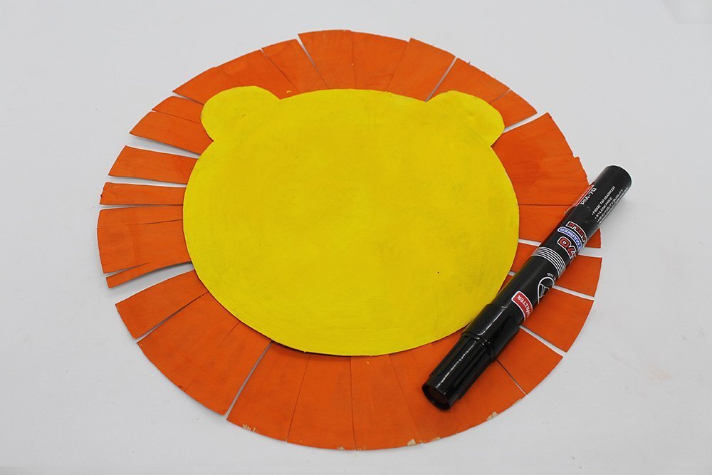 How To Make a Paper Plate Lion - Step 18