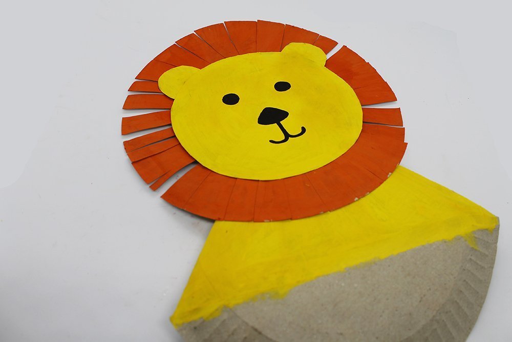 How To Make a Paper Plate Lion - Step 22