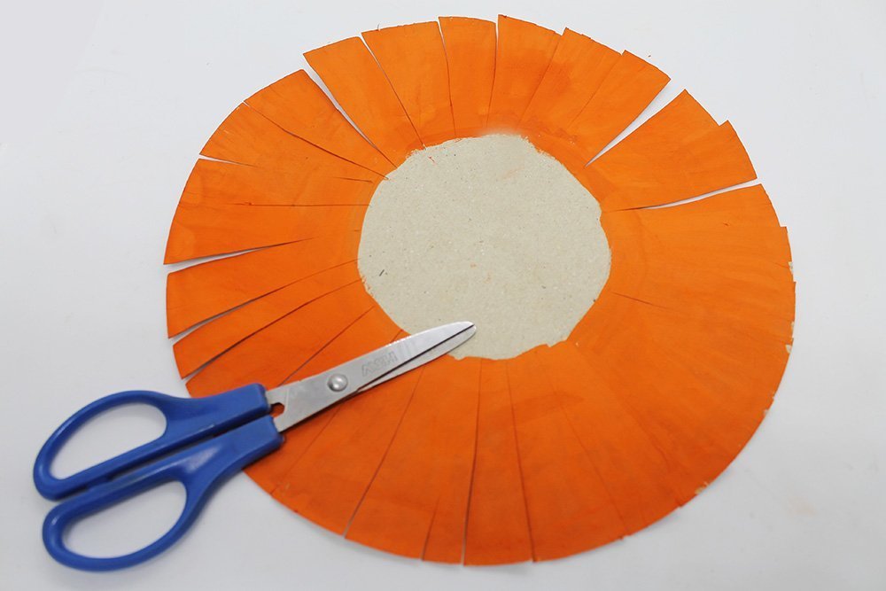 How To Make a Paper Plate Lion - Step 6