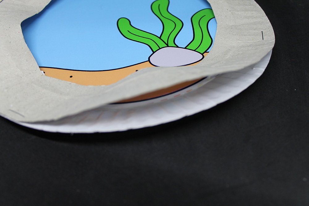 How to Make a Paper Plate Aquarium - Step 12