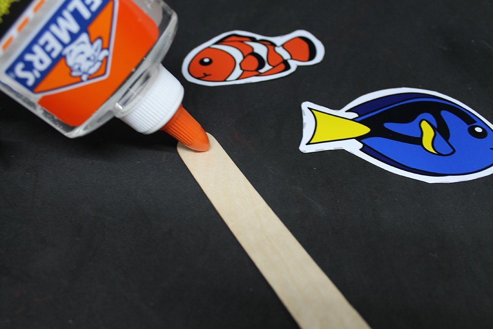 How to Make a Paper Plate Fish Bowl  - Step 14