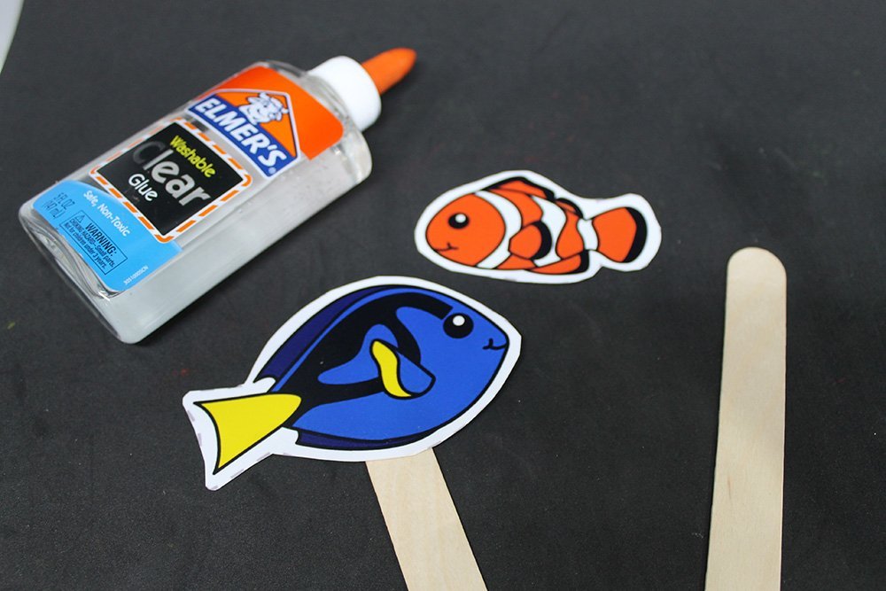 How to Make a Paper Plate Fish Bowl  - Step 15