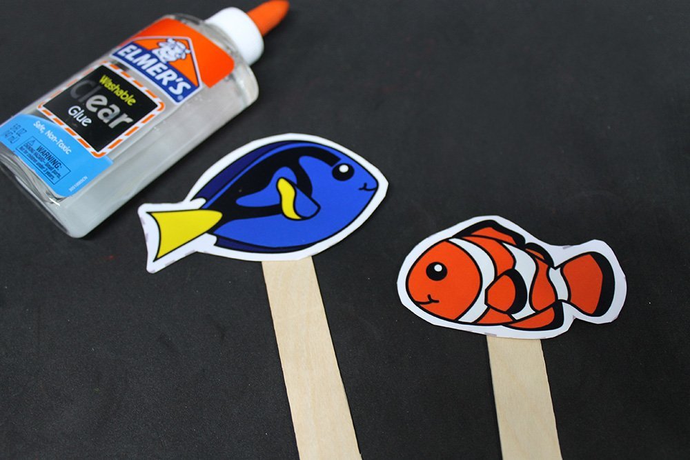 How to Make a Paper Plate Fish Bowl  - Step 16