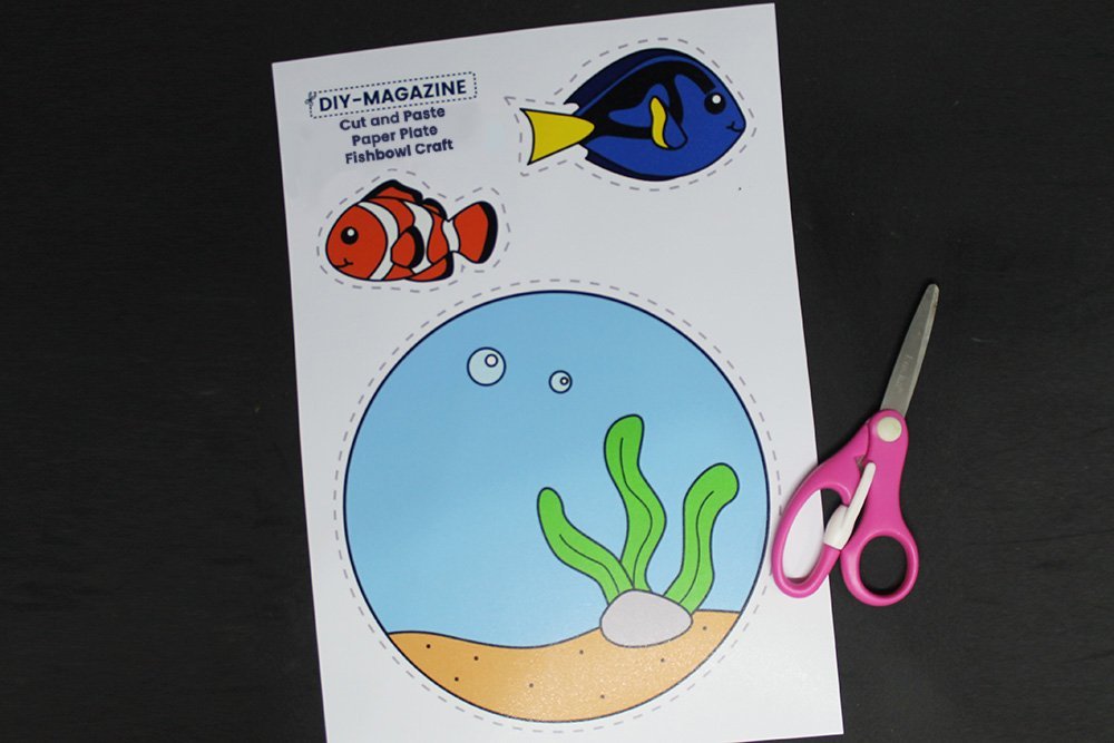 How to Make a Paper Plate Aquarium - Step 1a
