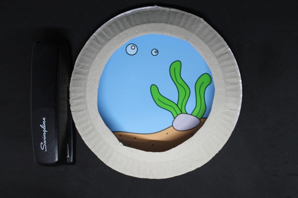 How to Make a Paper Plate Fish Bowl  - Step 9