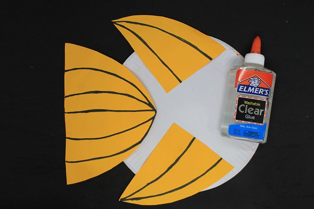 How to Make a Paper Plate Fish - Step 25