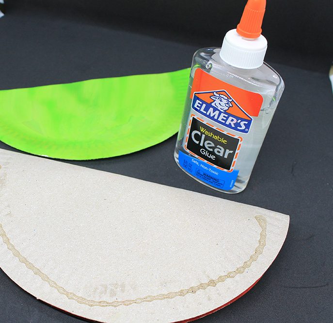 How to Make a Paper Plate Frog - Step 19