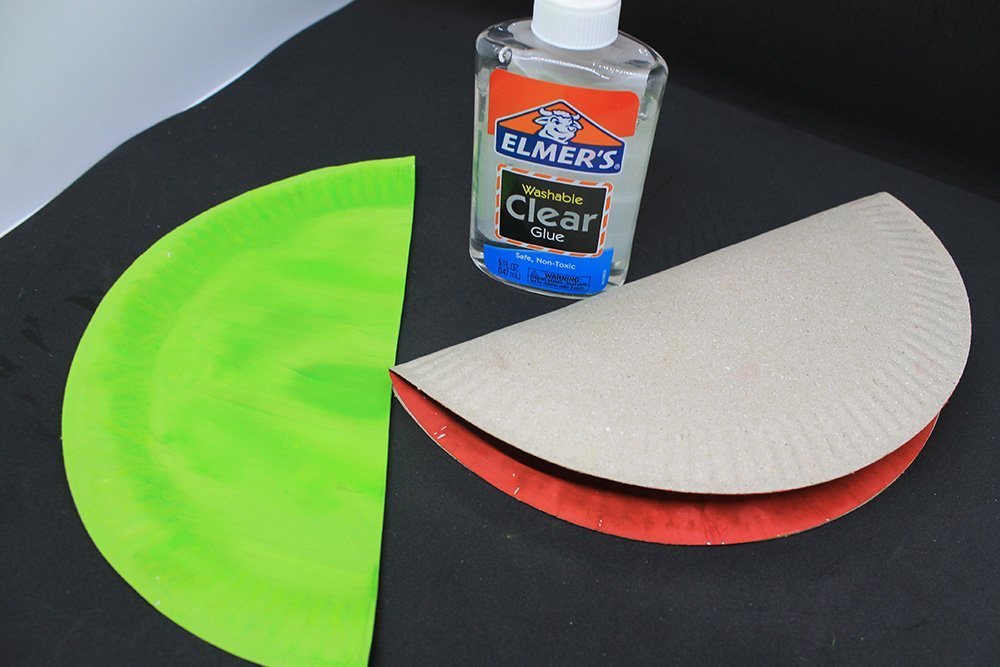 How to Make a Paper Plate Frog - Step 22