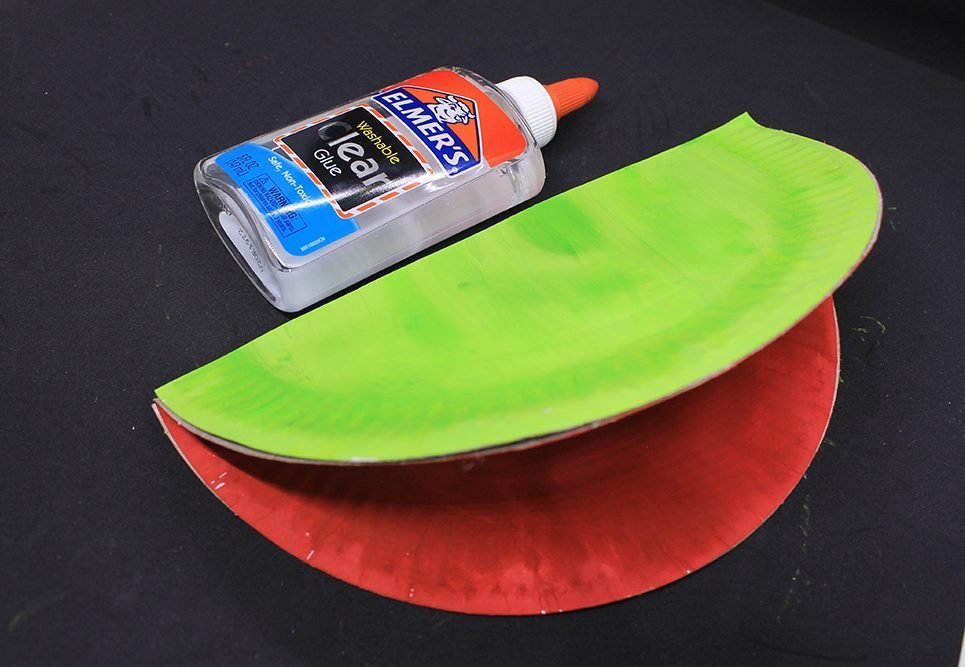 How to Make a Paper Plate Frog - Step 23
