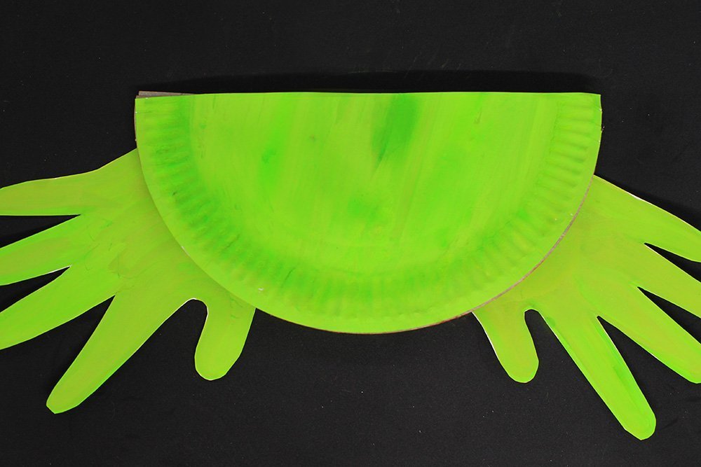 How to Make a Paper Plate Frog - Step 29