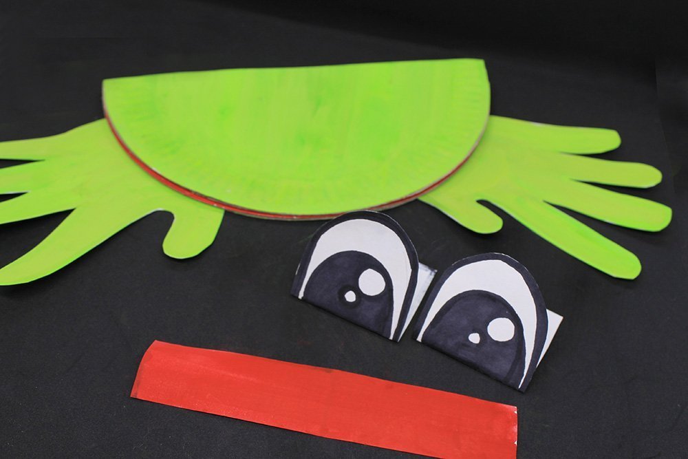 How to Make a Paper Plate Frog - Step 38