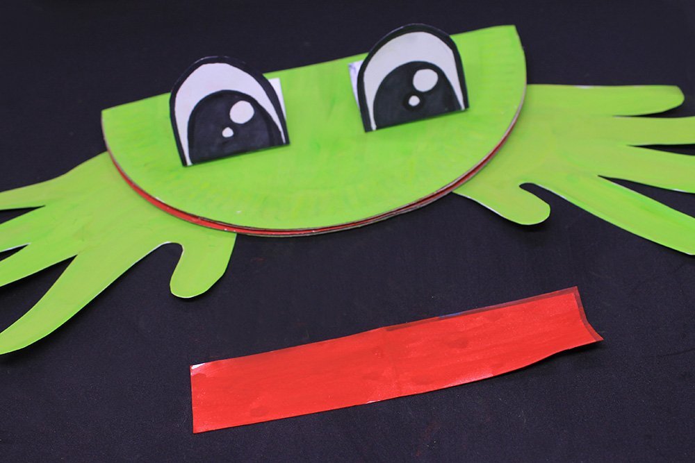 How to Make a Paper Plate Frog - Step 40