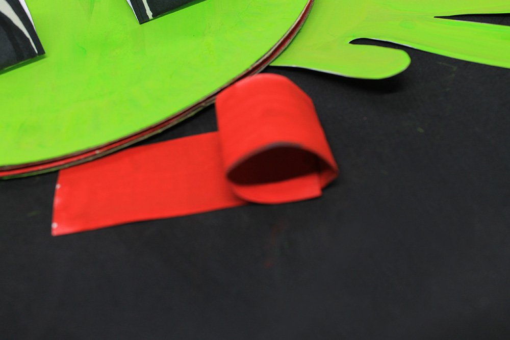 How to Make a Paper Plate Frog - Step 41