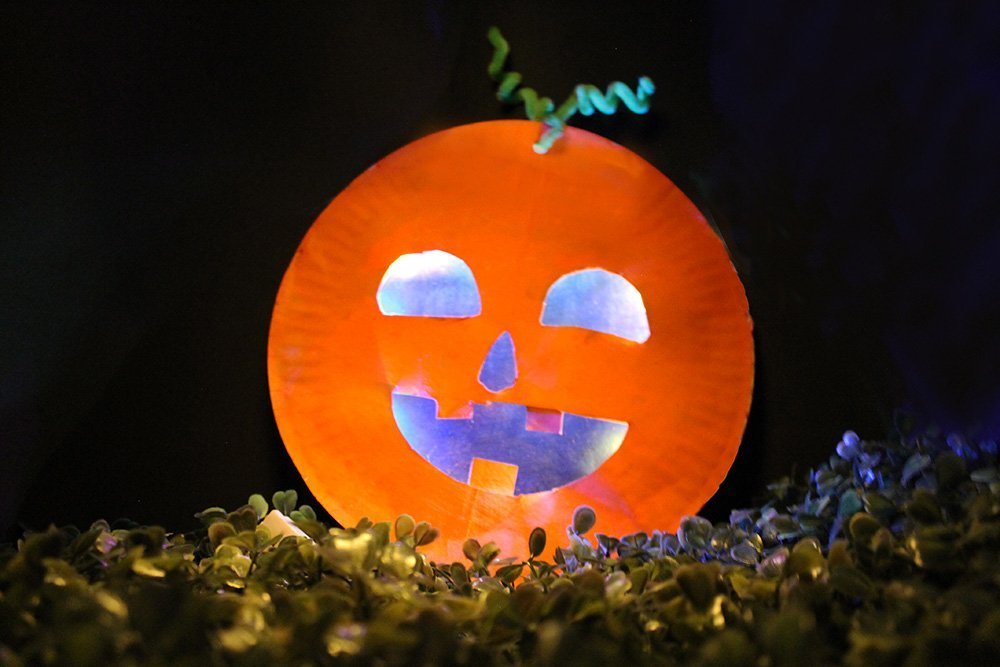 How to Make a Paper Plate Pumpkin - FB