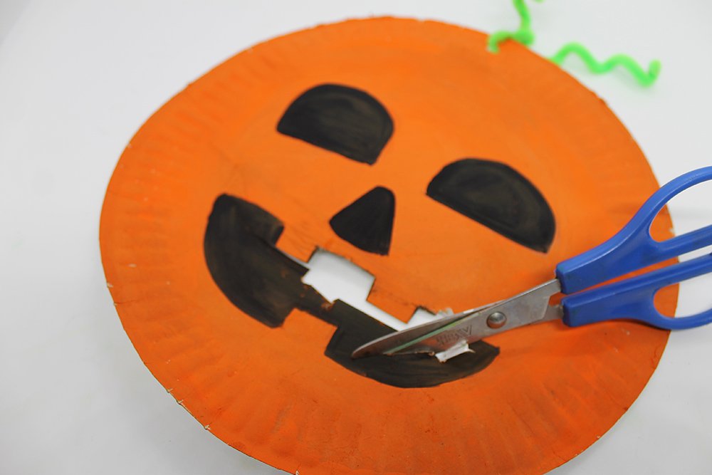 How to Make a Paper Plate Pumpkin - Step 10