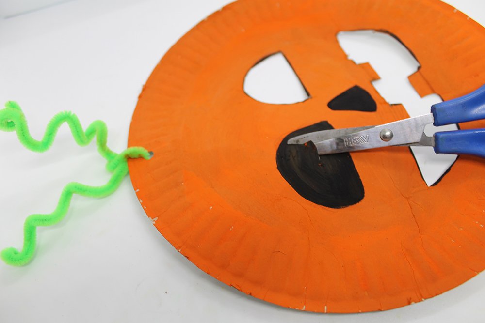 How to Make a Paper Plate Pumpkin - Step 11