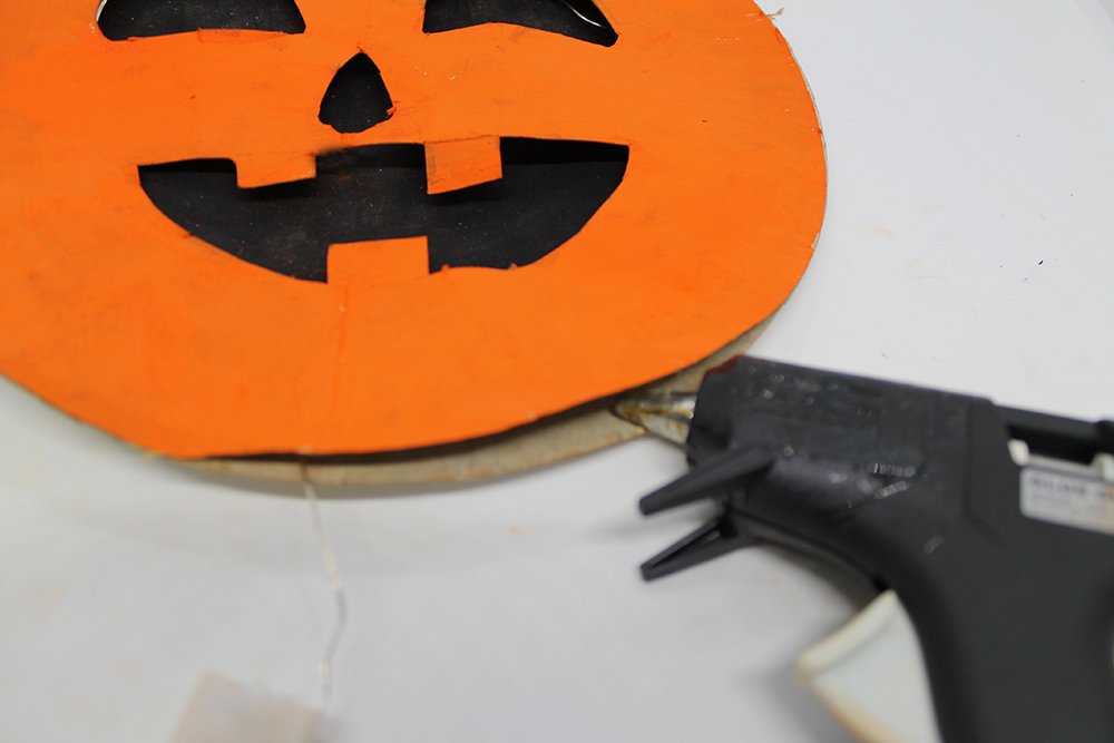 How to Make a Paper Plate Pumpkin - Step 23