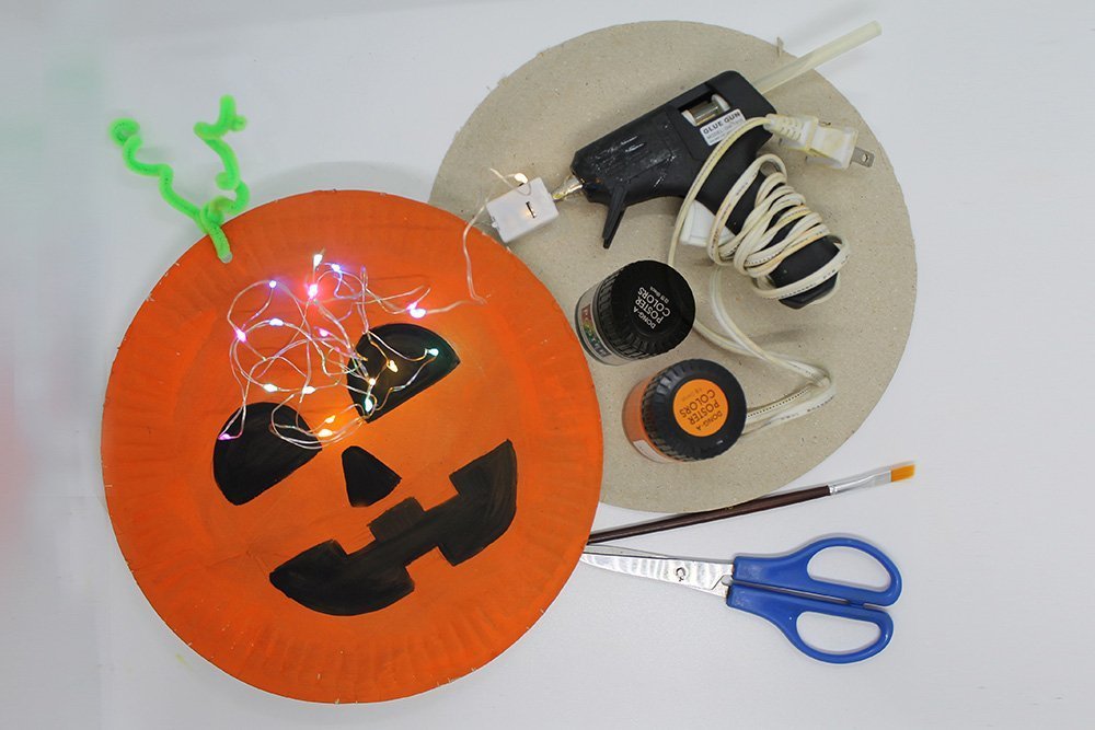 How to Make a Paper Plate Pumpkin - Step 8