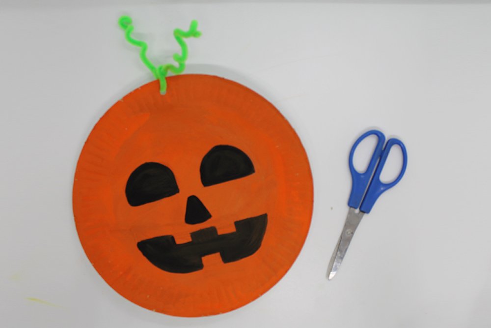How to Make a Paper Plate Pumpkin - Step 9
