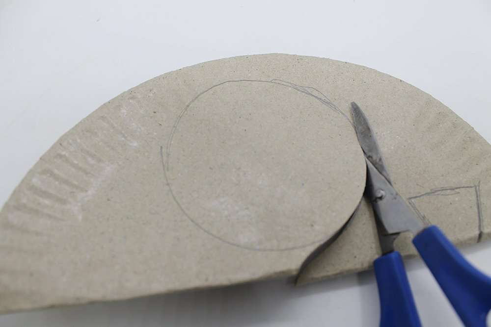 How to Make a Paper Plate Rabbit -Step 6