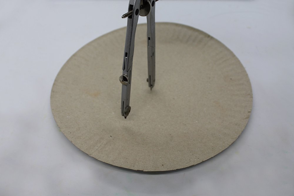 How to Make a Paper Plate Snowman - Step 1