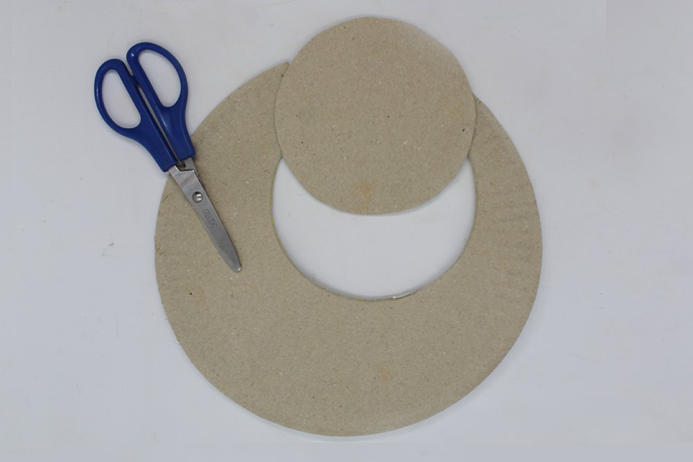 How to Make a Paper Plate Snowman - Step 4