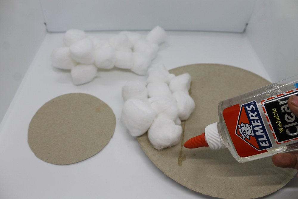 How to Make a Paper Plate Snowman - Step 9