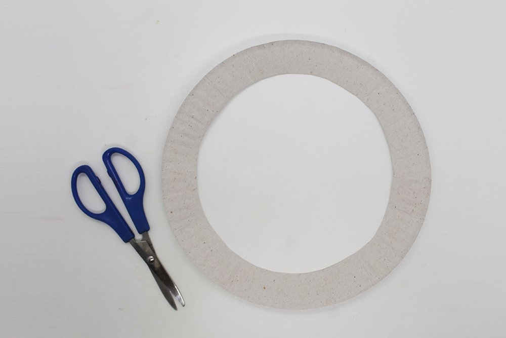 How to make a Paper Plate Dream Catcher - Step 4