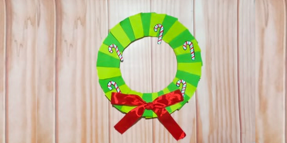 Paper Plate Christmas Wreath for Kids - diy-magazine.com