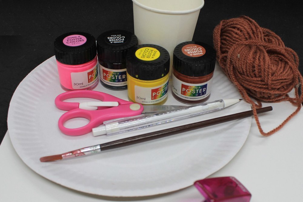 How to Make a Paper Plate Bear - Materials