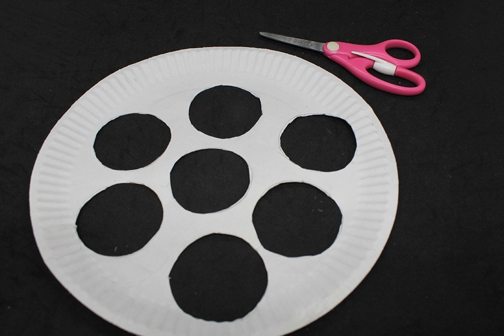 How to Make a Paper Plate Caterpillar - Step 7
