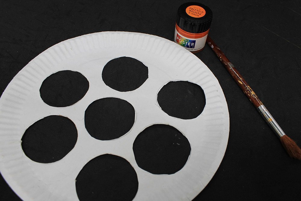 How to Make a Paper Plate Caterpillar - Step 8