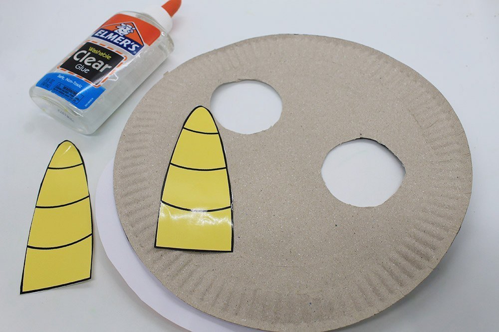 How to Make a Paper Plate Cow - Step 11