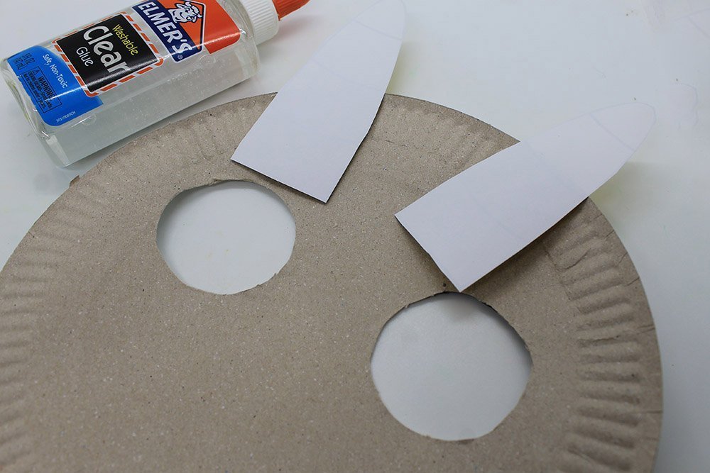 How to Make a Paper Plate Cow - Step 12