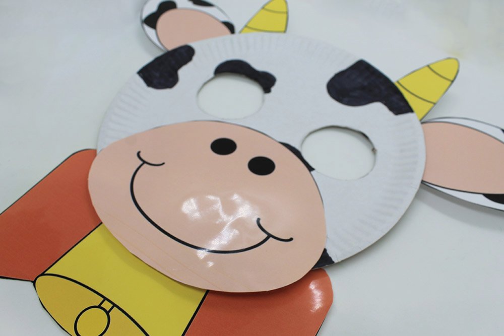 How to Make a Paper Plate Cow - Step 16