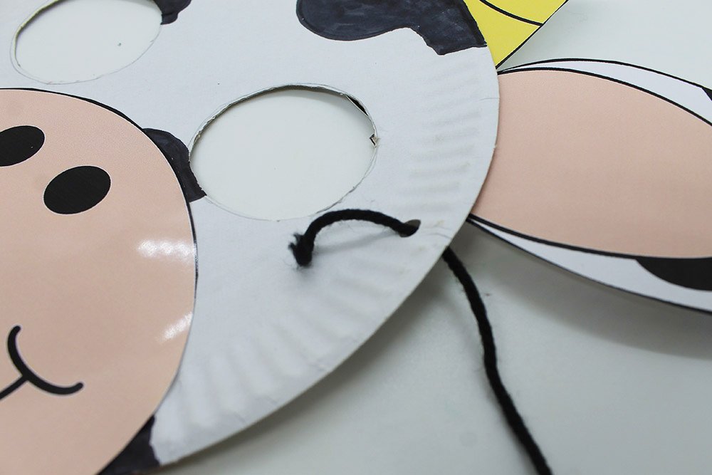 How to Make a Paper Plate Cow - Step 19