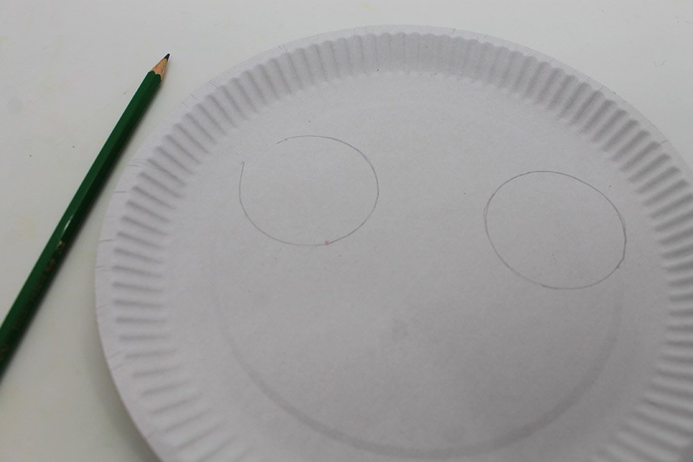 How to Make a Paper Plate Cow - Step 2