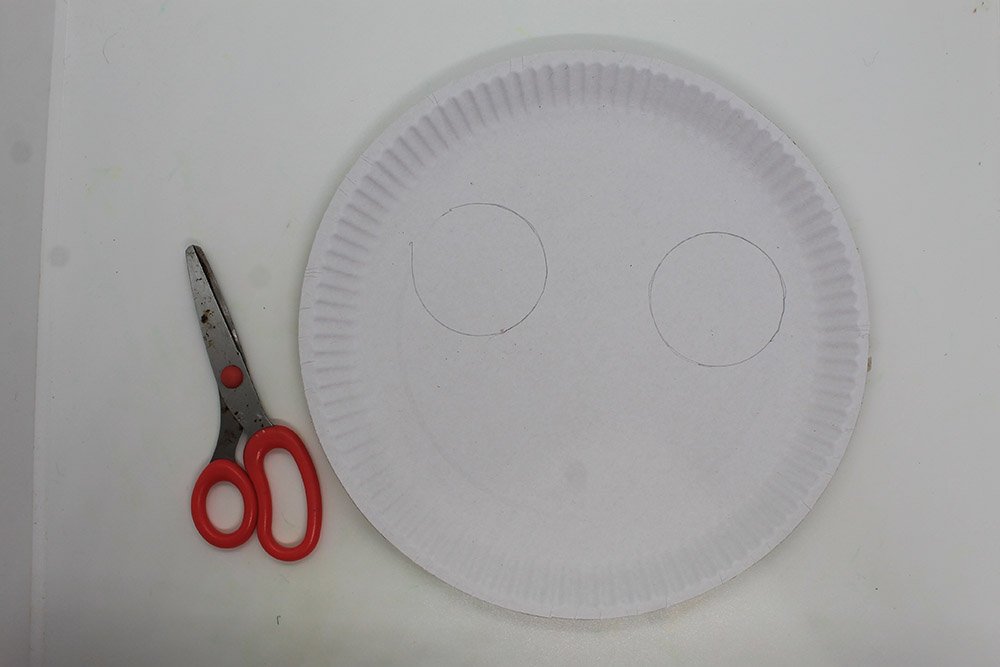 How to Make a Paper Plate Cow - Step 3