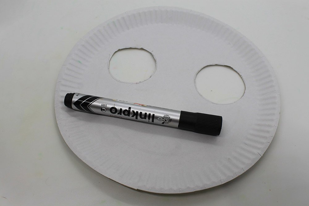 How to Make a Paper Plate Cow - Step 4