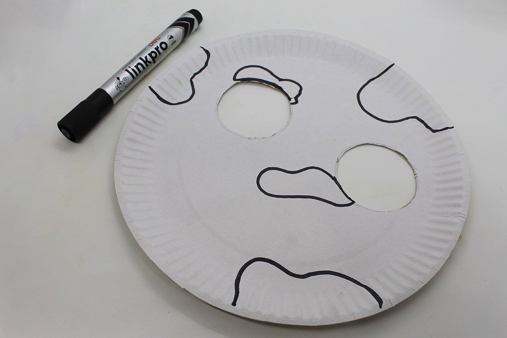 How to Make a Paper Plate Cow - Step 5