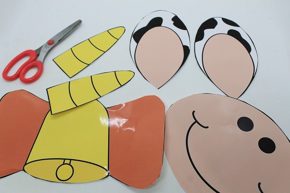 How to Make a Paper Plate Cow - Step 8