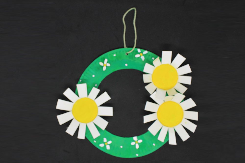 How to Make a Paper Plate Flower Wreath - Finish