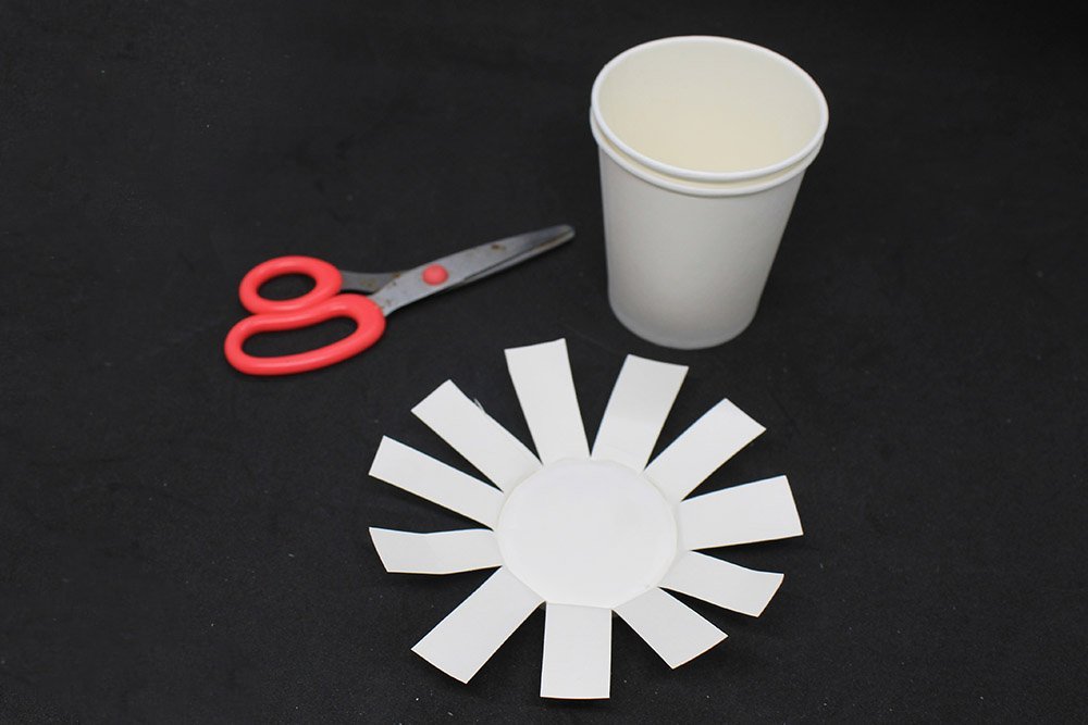 How to Make a Paper Plate Flower Wreath - Step 10