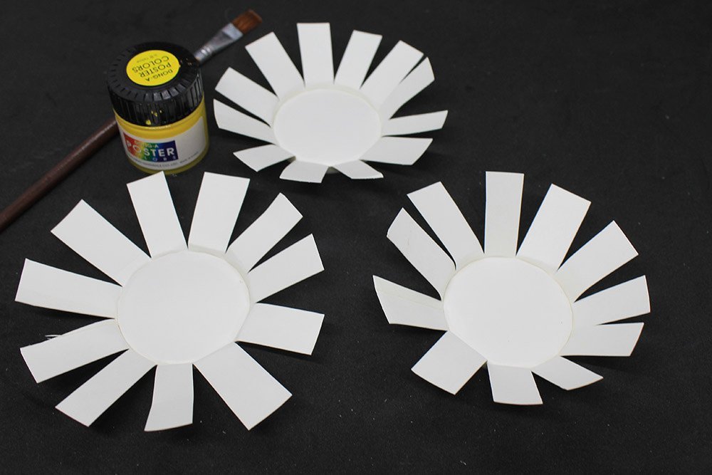 How to Make a Paper Plate Flower Wreath - Step 11