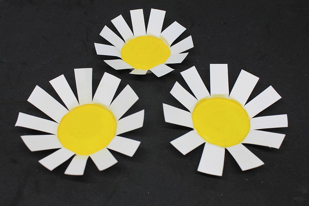 How to Make a Paper Plate Flower Wreath - Step 12