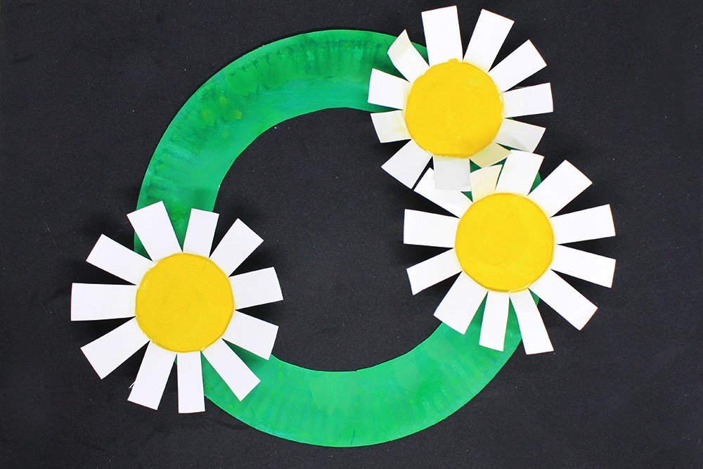 How to Make a Paper Plate Flower Wreath - Step 14